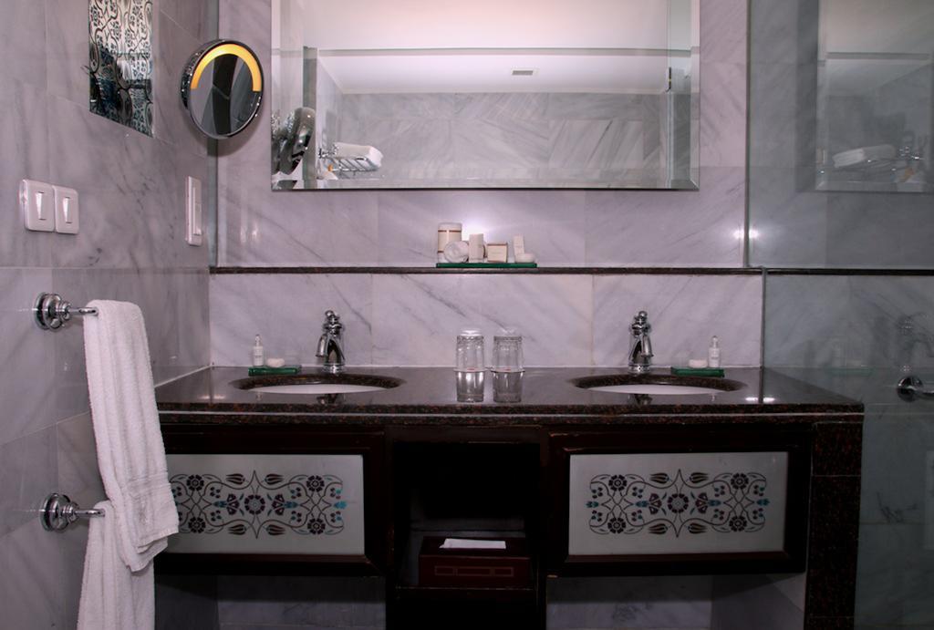 Dushanbe Serena Hotel Zewnętrze zdjęcie