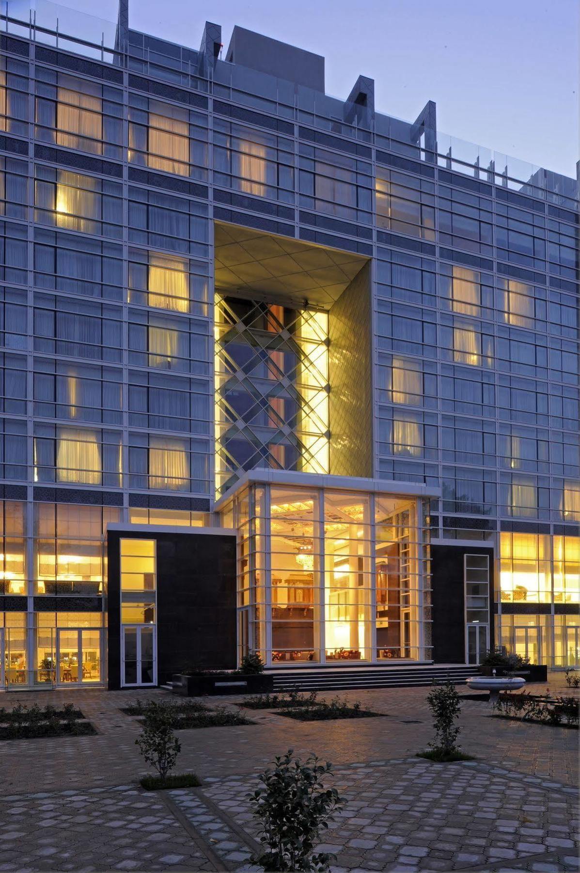 Dushanbe Serena Hotel Zewnętrze zdjęcie