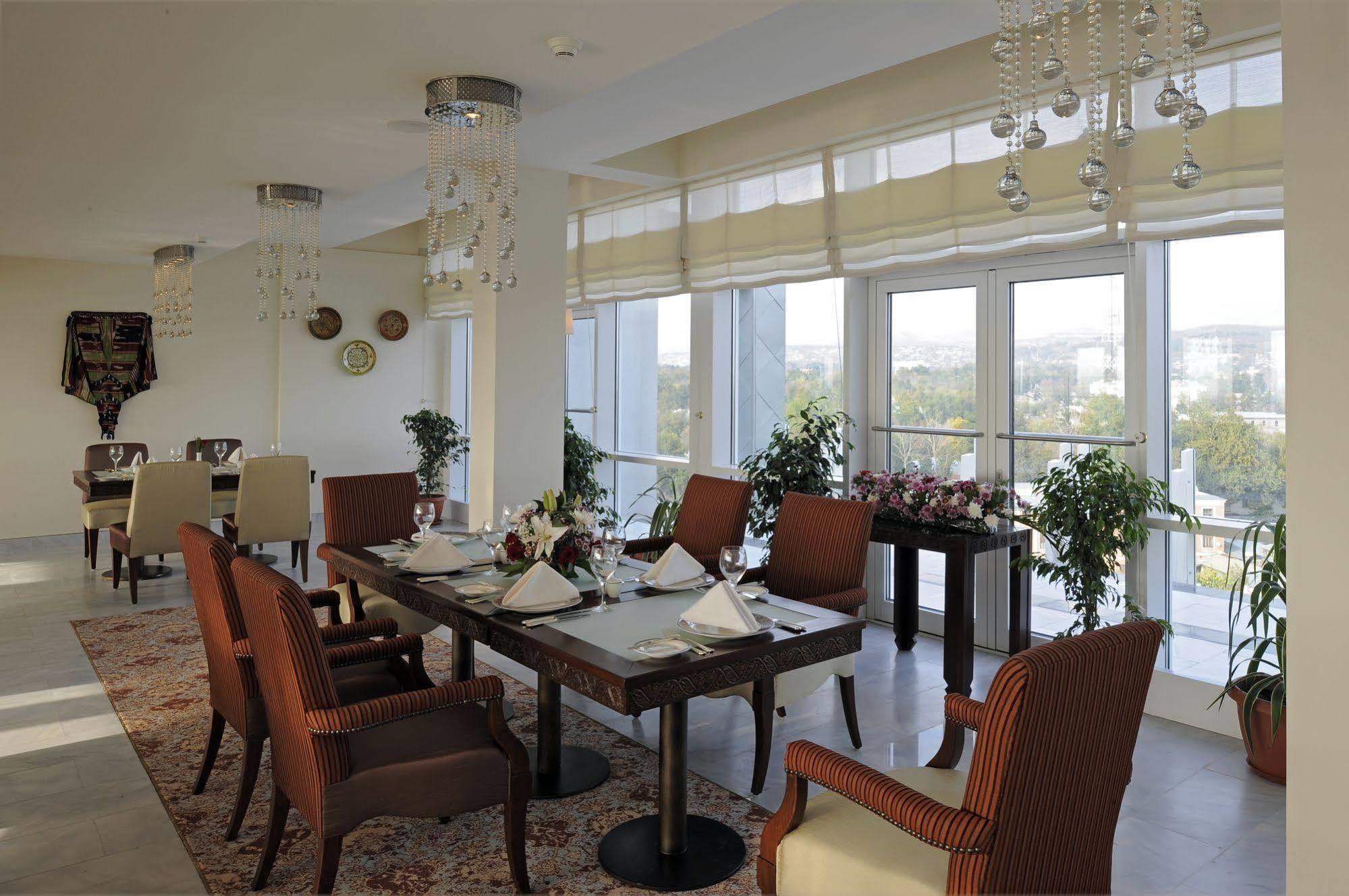 Dushanbe Serena Hotel Zewnętrze zdjęcie