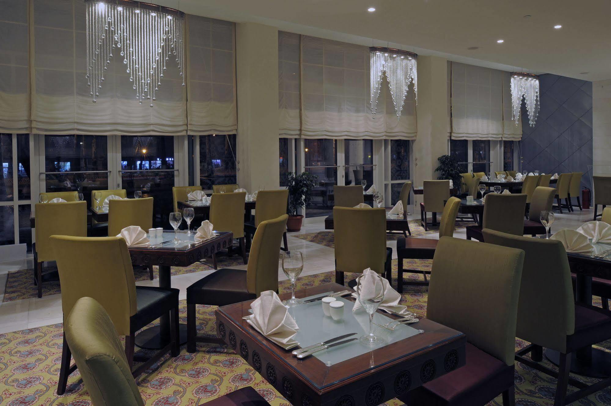 Dushanbe Serena Hotel Zewnętrze zdjęcie